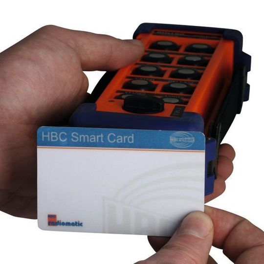 Die HBC-Smart-Card schützt die Steuerungen dieses Anbieters vor unbefugter Benutzung. Bild: HBC-Radiomatic Die HBC-Smart-Card schützt die Steuerungen dieses Anbieters vor unbefugter Benutzung. Bild: HBC-Radiomatic