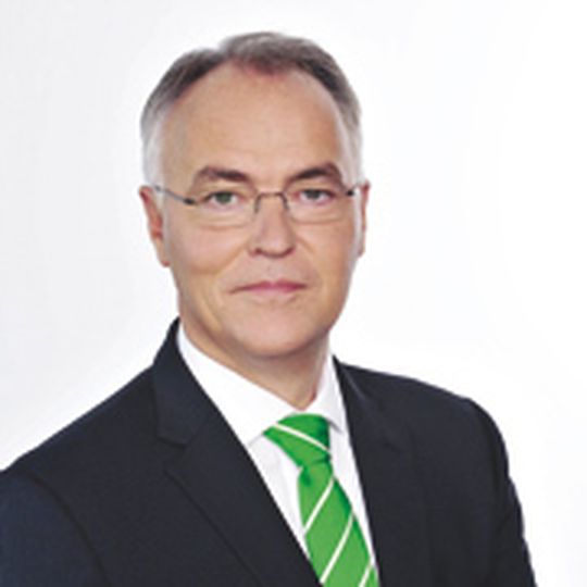 Hans-Bahne Hansen ist Servicechef der Mercedes-Benz Vertriebsgesellschaft Deutschland. Hans-Bahne Hansen ist Servicechef der Mercedes-Benz Vertriebsgesellschaft Deutschland.