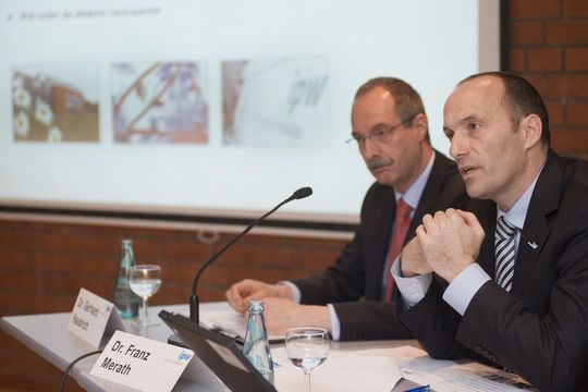 Der neue Standortleiter des Industrieparks Wolfgang, Dr. Gerhard Haubrich, und der neue Geschäftsführer der Betreibergesellschaft Industriepark Wolfgang GmbH, Dr. Franz Merath, erläuterten Konzept und Perspektiven. (Bild: Industriepark Wolfgang) Der neue Standortleiter des Industrieparks Wolfgang, Dr. Gerhard Haubrich, und der neue Geschäftsführer der Betreibergesellschaft Industriepark Wolfgang GmbH, Dr. Franz Merath, erläuterten Konzept und Perspektiven. (Bild: Industriepark Wolfgang)