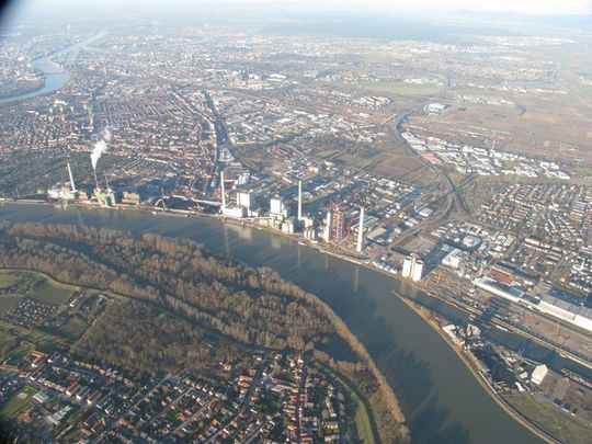 Für das Grosskraftwerk Mannheim liefert ABB eine gasisolierte Hochspannungsschaltanlage. (Bild: GKM)