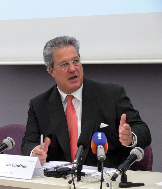 "Wenn ein Mitarbeiter dasselbe verdienen will wie sein Kollege, muss er auch den selben Beitrag zur Wertschöpfung liefern", kommentiert VDMA-Präsident Dr. Thomas Lindner die Diskussion über Equal Pay in der Zeitarbeit. (Bild: Steinmüller)