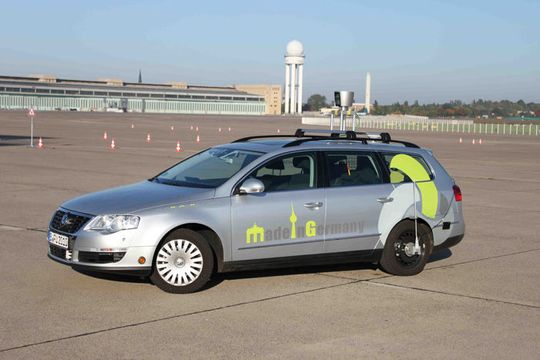 Autonomos, die ihr Testfahrzeug "MadeInGermany" getauft haben, erforschen autonomes und gedankengesteuertes Fahren. (Bild: autonomos-labs.com) Autonomos, die ihr Testfahrzeug "MadeInGermany" getauft haben, erforschen autonomes und gedankengesteuertes Fahren. (Bild: autonomos-labs.com)