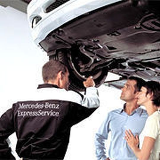Den „Service mit Stern“ erhalten die Mercedes-Kunden an vielen Stellen in der Prozesskette. Den „Service mit Stern“ erhalten die Mercedes-Kunden an vielen Stellen in der Prozesskette.