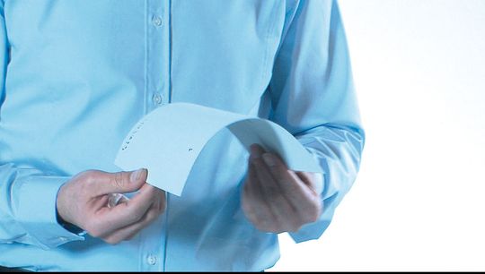 Die Keramikfolie ist flexibel und bei Temperaturen bis 1.000 °C einsetzbar. (Bild: Isotec)