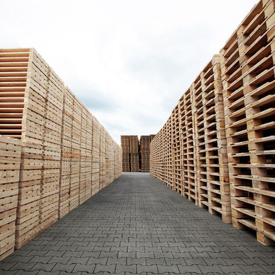 Holz für Paletten ist mittlerweile knapp und teuer. Bild: HPE Holz für Paletten ist mittlerweile knapp und teuer. Bild: HPE