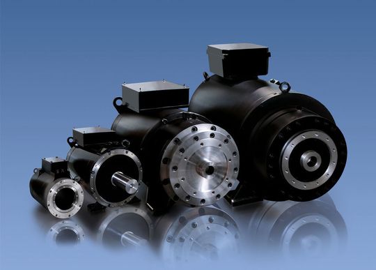 High-Torque Motoren DST in den Baugrößen 135 bis 400 mit Vollwelle, Hohlwelle oder integriertem Drucklager. (Bild: Baumüller)