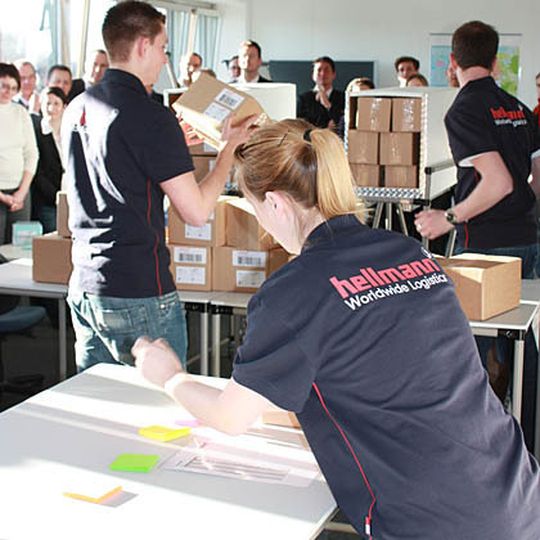 Zu Beginn des Kunden-MLC-Trainings führen die unsynchronen Prozesse häufig noch zu Losgrößenbildung. Bild: Hellmann Worldwide Logistics Zu Beginn des Kunden-MLC-Trainings führen die unsynchronen Prozesse häufig noch zu Losgrößenbildung. Bild: Hellmann Worldwide Logistics