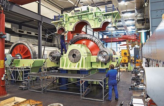 Bevor die fertigen Getriebe zu den Kunden gelangen, durchlaufen sie das Getriebeprüffeld. Bei diesen Prüfläufen kommt ein Einlauf-Getriebeöl mit Korrosionsschutzwirkung zum Einsatz. (Bild: BP Europa)