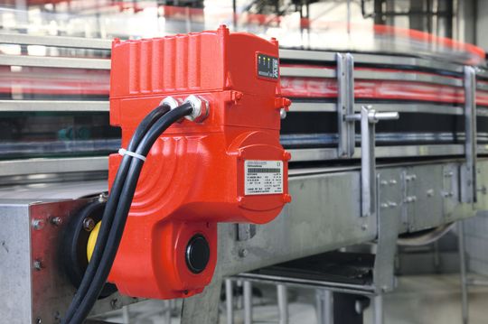 Das Antriebssystem Movigear spart bis zu 75% Energie ein; das entspricht einer Kohlendioxid-Menge von 41 t im Jahr. (Bilder: SEW) Das Antriebssystem Movigear spart bis zu 75% Energie ein; das entspricht einer Kohlendioxid-Menge von 41 t im Jahr. (Bilder: SEW)