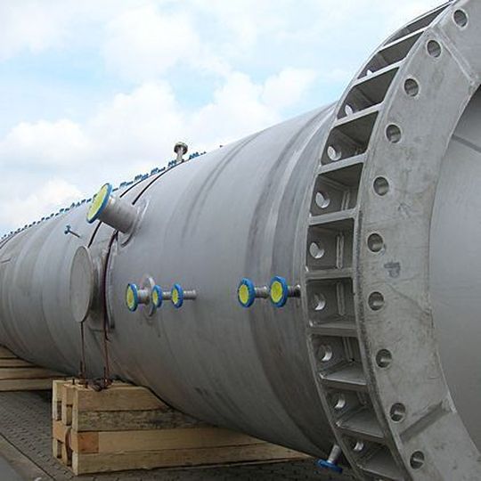 Diese petrochemische Anlage wird für den seemäßigen Transport noch sicher befestigt. Bild: AKF Siemers Diese petrochemische Anlage wird für den seemäßigen Transport noch sicher befestigt. Bild: AKF Siemers
