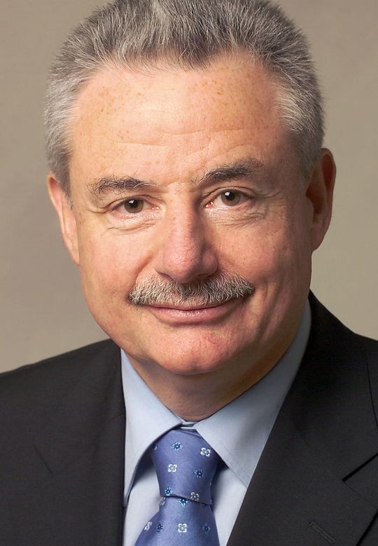 Dr.-Ing. Hans Heinz Zimmer ist Vorstandsvorsitzender des VDE Dr.-Ing. Hans Heinz Zimmer ist Vorstandsvorsitzender des VDE