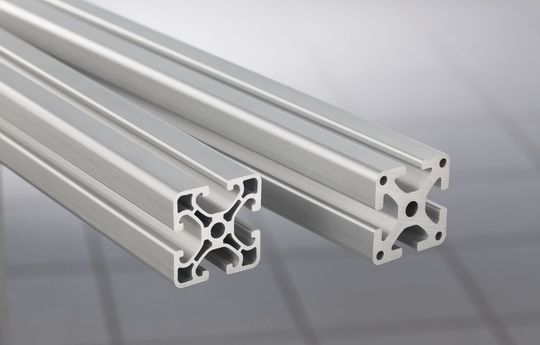 Profile der Baureihe 10 des item MB Sysytembaukastens. (Bild: item)