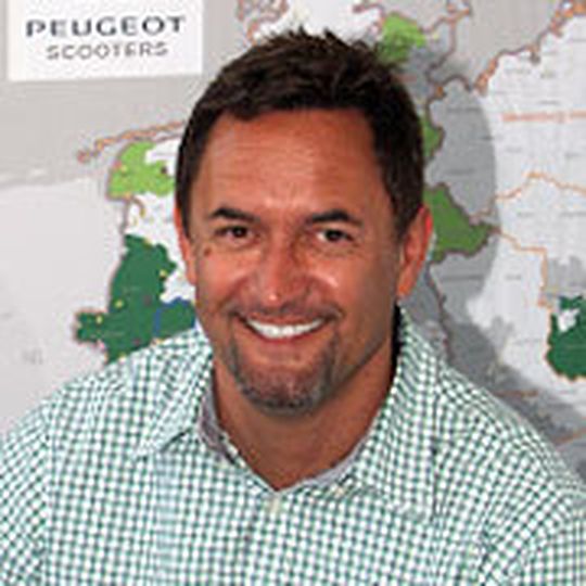Hat den Schreibtisch gewechselt: Dieter Scholz (hier noch an seinem früheren Arbeitsplatz in Mörfelden-Walldorf), vormals Geschäftsführer bei Peugeot Scooters, hat seine Zelte wieder in Nürnberg aufgeschlagen. Hat den Schreibtisch gewechselt: Dieter Scholz (hier noch an seinem früheren Arbeitsplatz in Mörfelden-Walldorf), vormals Geschäftsführer bei Peugeot Scooters, hat seine Zelte wieder in Nürnberg aufgeschlagen.