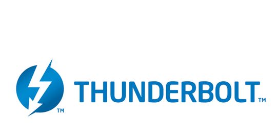 Thunderbolt kann mit optischen oder elektrischen Kabeln genutzt werden. Thunderbolt kann mit optischen oder elektrischen Kabeln genutzt werden.