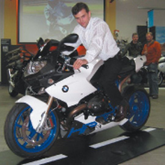 Bitte melden: Daniel Andersssohn, Chef des Berliner Motorradbetriebes von Riller & Schnauck in Berlin (BMW, Triumph, Can-Am), sucht Fachpersonal. Bitte melden: Daniel Andersssohn, Chef des Berliner Motorradbetriebes von Riller & Schnauck in Berlin (BMW, Triumph, Can-Am), sucht Fachpersonal.