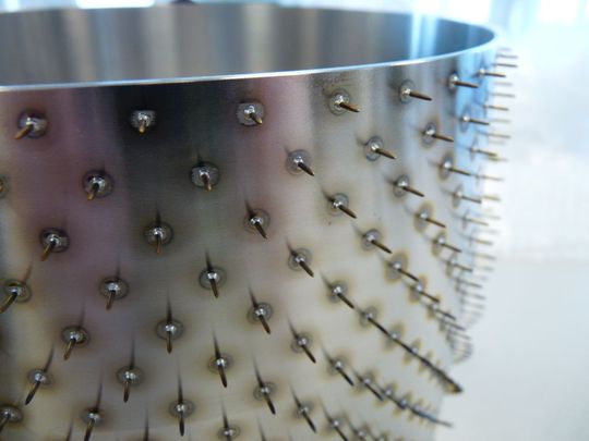 Das Verbindungselement T-Igel ermöglicht eine sichere Kraftübertragung von Metall in große rohrförmige Faserverbundstrukturen. (Bild: Teufelsberger)