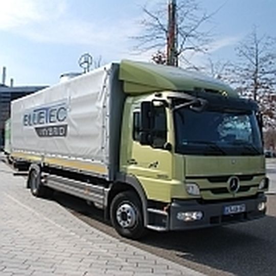 Stadtfein: der Mercedes Atego Bluetec Hybrid. Stadtfein: der Mercedes Atego Bluetec Hybrid.