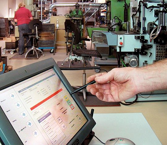 Wenn die Softwareexperten frühzeitig in die Entwicklung neuer Maschinen und Anlagen einbezogen werden, wird der Aufwand reduziert und die Kosten sind kalkulierbar. (Bild: IT Engineering) Wenn die Softwareexperten frühzeitig in die Entwicklung neuer Maschinen und Anlagen einbezogen werden, wird der Aufwand reduziert und die Kosten sind kalkulierbar. (Bild: IT Engineering)