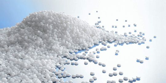 Der Grund für die Preiserhöhung der Industrieklebstoffe iist die permanente Steigerung der Rohstoffpreise in den letzten 15 Monaten, von der insbesondere erdöl- und erdgasbasierte Produkte betroffen sind. (Bild: Henkel) Der Grund für die Preiserhöhung der Industrieklebstoffe iist die permanente Steigerung der Rohstoffpreise in den letzten 15 Monaten, von der insbesondere erdöl- und erdgasbasierte Produkte betroffen sind. (Bild: Henkel)
