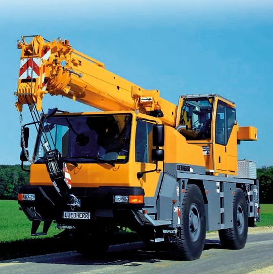 Die Liebherr-Gruppe ist bekannt für Baumaschinen und Krane. Die meist aus Blech bestehenden Bauteile müssen hohen Qualitätsansprüchen gerecht werden. Dabei legt Liebherr auch auf das Schneiden von Löchern höchstes Augenmerk. Bild: Liebherr Die Liebherr-Gruppe ist bekannt für Baumaschinen und Krane. Die meist aus Blech bestehenden Bauteile müssen hohen Qualitätsansprüchen gerecht werden. Dabei legt Liebherr auch auf das Schneiden von Löchern höchstes Augenmerk. Bild: Liebherr