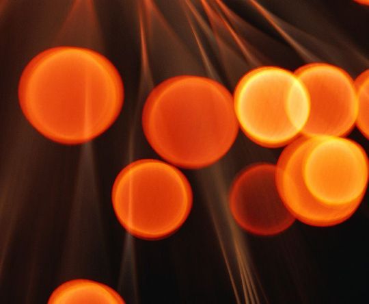 Optische Verkabelung ist die Basis für 10, 40 und 100 Gigabit Ethernet – aber auch über Kupfer geht noch was. Optische Verkabelung ist die Basis für 10, 40 und 100 Gigabit Ethernet – aber auch über Kupfer geht noch was.