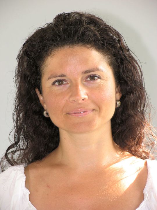 Svitlana Schmitt, Siemens: „Um verlässliche Aussagen über den Zustand von Anlagenkomponenten machen zu können, müssen die einzelnen Assets über einen Mindestgrad an Intelligenz verfügen.“ (Bild: Siemens) Svitlana Schmitt, Siemens: „Um verlässliche Aussagen über den Zustand von Anlagenkomponenten machen zu können, müssen die einzelnen Assets über einen Mindestgrad an Intelligenz verfügen.“ (Bild: Siemens)