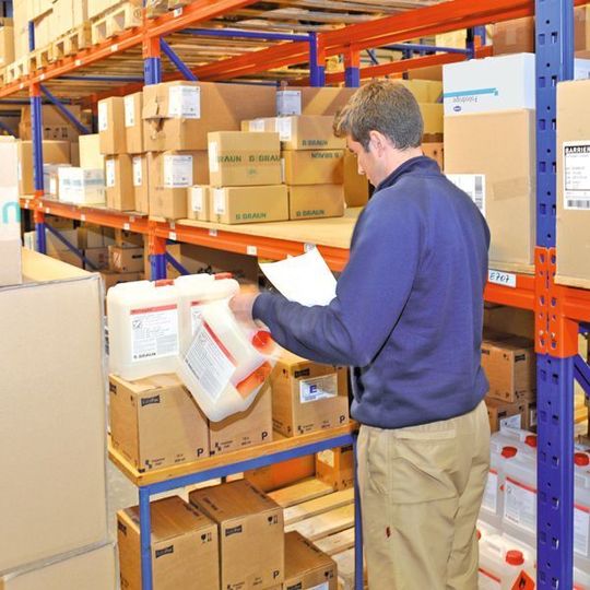 Die Aescologic AG versorgt heute mit rund 40 Mitarbeitern mehr als 1500 Kunden mit etwa 10000 verschiedenen Artikeln namhafter Hersteller, einer Eigenmarke sowie innovativen Produkten im Exklusivvertrieb. Bild: Pro Orga Die Aescologic AG versorgt heute mit rund 40 Mitarbeitern mehr als 1500 Kunden mit etwa 10000 verschiedenen Artikeln namhafter Hersteller, einer Eigenmarke sowie innovativen Produkten im Exklusivvertrieb. Bild: Pro Orga