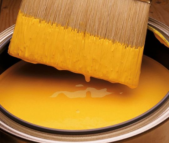 Abb. 1: Auch Farben und Lacke können luftgetragene molekulare Verunreinigungen emittieren. (Bild: SKW Piesteritz) Abb. 1: Auch Farben und Lacke können luftgetragene molekulare Verunreinigungen emittieren. (Bild: SKW Piesteritz)