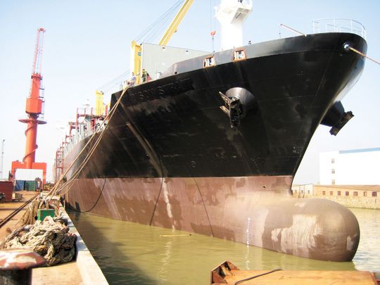 Zum Betrieb eines modernen Schiffes, wie dieses Stückgutfrachters, sind Hunderte verschiedener Armaturen notwendig, deren Ansteuerung über Relais erfolgt. (Bild: Finder)