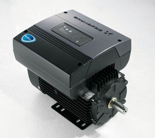 Ein Blueflux-Motor kann in Kombination mit einem Frequenzumrichter den Energieverbrauch einer Pumpe je nach deren Lastprofil um bis zu 60 Prozent senken. (Bild: Grundfos)