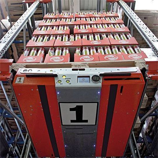 Mit der vierten Version des BT Radioshuttle erhöht Toyota Material Handling die Lagerdichte, was Platz spart und Kosten senkt. Bilder: TMHD Mit der vierten Version des BT Radioshuttle erhöht Toyota Material Handling die Lagerdichte, was Platz spart und Kosten senkt. Bilder: TMHD
