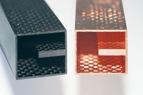 Diese Antennen – vor (links) und nach der Beschichtung – werden bald Daten aus dem Weltraum zur Erde übermitteln. Bild: Fraunhofer IST Diese Antennen – vor (links) und nach der Beschichtung – werden bald Daten aus dem Weltraum zur Erde übermitteln. Bild: Fraunhofer IST