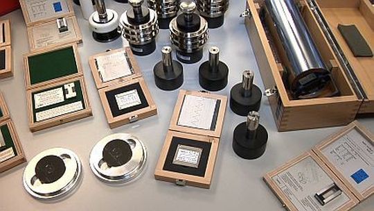 Mahr in Göttingen betreibt ein Kalibrierlabor für Oberfläche, Form, Kontur und Länge. 2010 erfolgte ein Audit durch die neue Deutsche Akkreditierungsstelle GmbH (DAKKS). (Bild: Mahr) Mahr in Göttingen betreibt ein Kalibrierlabor für Oberfläche, Form, Kontur und Länge. 2010 erfolgte ein Audit durch die neue Deutsche Akkreditierungsstelle GmbH (DAKKS). (Bild: Mahr)