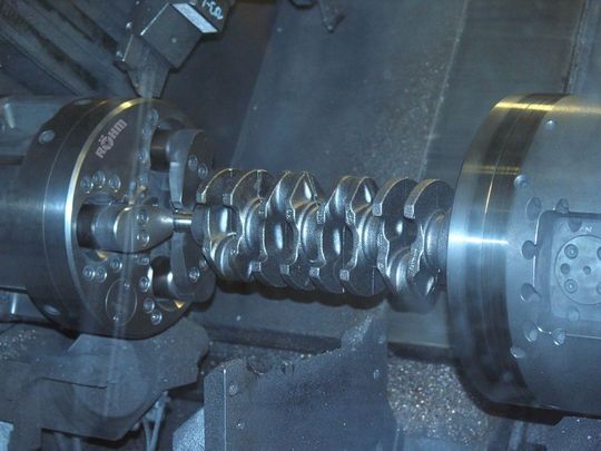 Feuer Powertrain in Nordhausen spannt Kurbelwellen fast ausschließlich mit Spannvorrichtungen von Röhm. (Bild: Röhm)