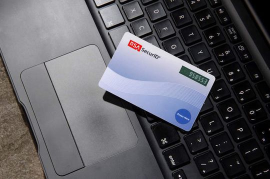 Nicht unantastbar: Der Datendiebstahl bei RSA zeigt, dass Unternehmen sich mehrere Security-Optionen offen halten sollten. Nicht unantastbar: Der Datendiebstahl bei RSA zeigt, dass Unternehmen sich mehrere Security-Optionen offen halten sollten.