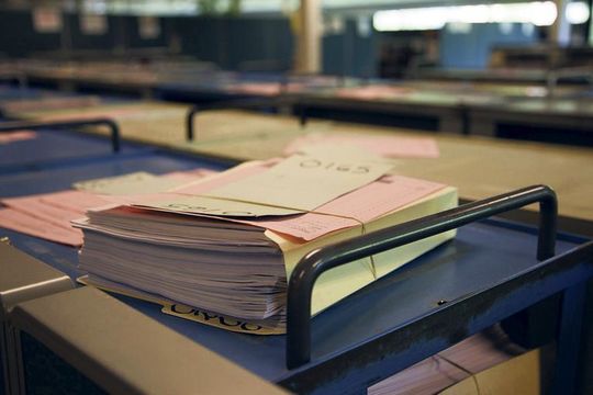 Komplizierte Anträge auf Papier kosten unnötig viel Zeit und Aufwand – PDFs schaffen hier Abhilfe. Komplizierte Anträge auf Papier kosten unnötig viel Zeit und Aufwand – PDFs schaffen hier Abhilfe.