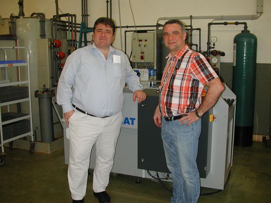 Der neue Ottomat wird bei Hertz Ätztechnik aufgestellt. Bild: Otto Dilg Der neue Ottomat wird bei Hertz Ätztechnik aufgestellt. Bild: Otto Dilg