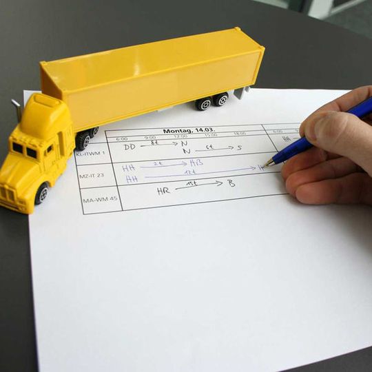 Die unternehmensübergreifende Kooperation bei Frachten mit Hilfe einer „Mitfahrzentrale“ ist eine Möglichkeit für Speditionen, den Auftragspool zu vergrößern. Bild: Fraunhofer-ITWM Die unternehmensübergreifende Kooperation bei Frachten mit Hilfe einer „Mitfahrzentrale“ ist eine Möglichkeit für Speditionen, den Auftragspool zu vergrößern. Bild: Fraunhofer-ITWM