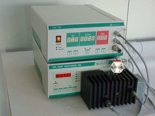 High Precision-Dosierpumpe HPD Multitherm 200 mit vier verschiedenen Edelstahl-Pumpenköpfen für einen weitreichenden Anwendungsbereich. (Bild: Bischoff)