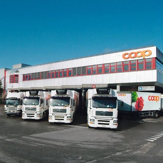 Dematic stattet das zweitgrößte Schweizer Detailhandelsunternehmen Coop mit einem sechsgassigen Multishuttle-Lager aus. Bild: Dematic Dematic stattet das zweitgrößte Schweizer Detailhandelsunternehmen Coop mit einem sechsgassigen Multishuttle-Lager aus. Bild: Dematic
