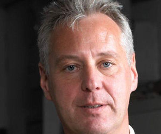 "Die Sensoren sind in der Lage, Fahrzeuge auch aus größerer Entfernung zu erkennen" erklärt Prof. Dr. Uwe Hartmann vom Lehrstuhl für Nanostrukturforschung und Nanotechnologie an der Universität des Saarlandes (Bild: Uni-Saarland)