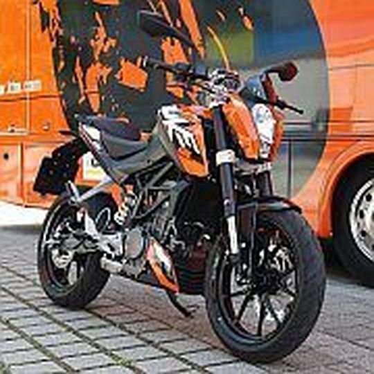 Mit der topmodernen Duke 125 greift KTM in der Leichtkraftradklasse an. Mit der topmodernen Duke 125 greift KTM in der Leichtkraftradklasse an.