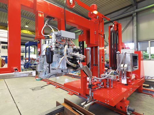 Der Kostendruck forciert neue Entwicklungen in der Umreifungstechnik. Titan bietet während der Interpack einen Shuttle-Service zu seiner Hausmesse an.