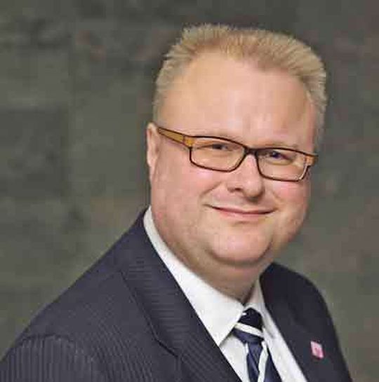 Hessens Finanzminister Dr. Thomas Schäfer verzeichnet erste Erfolge beim Umbau der IT-Beschaffung Hessens Finanzminister Dr. Thomas Schäfer verzeichnet erste Erfolge beim Umbau der IT-Beschaffung