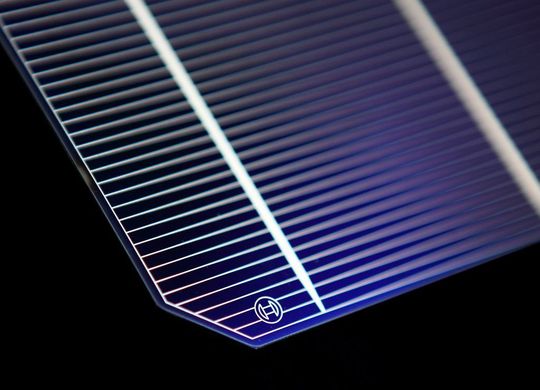 Diese Silizium-Zelle leistet 4,73 Watt peak. Bosch Solar Energy erreicht damit einen Weltrekord. (Bild: Bosch Solar Energy)