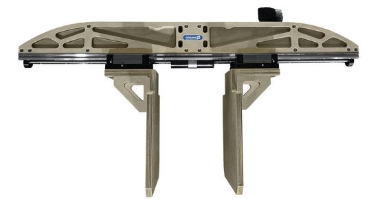 Holz statt Aluminium: Der nachwachsende Werkstoff lässt das Greifergewicht um fast zwei Drittel sinken. (Bild: Schunk)