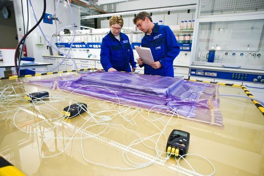Ein Arbeitsschwerpunkt des BASF-Labors für Epoxidharzsysteme ist die Verkürzung der Zykluszeit beim RTM-Verfahren. (Bild: BASF)