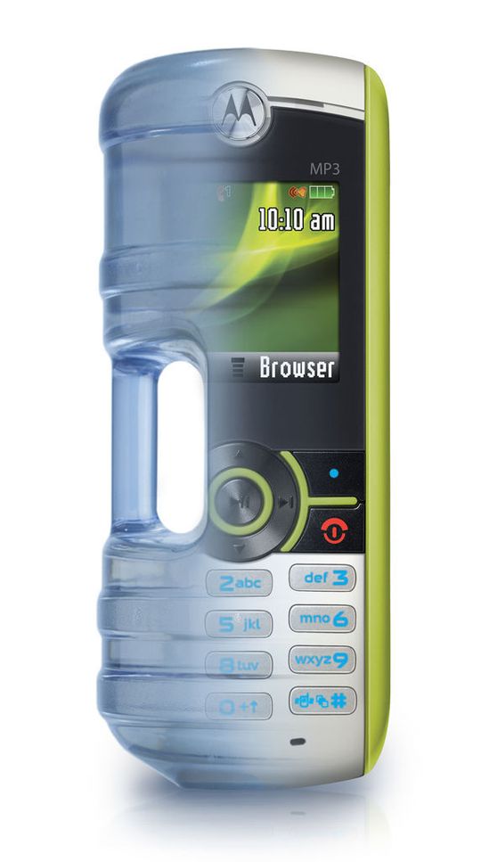 MOTO W233 Renew, ein Handy von Motorola, in dem der Recycling-Kunststoff Lexan EXL von SABIC Innovative Plastics verwendet wird. (Bild: SABIC) MOTO W233 Renew, ein Handy von Motorola, in dem der Recycling-Kunststoff Lexan EXL von SABIC Innovative Plastics verwendet wird. (Bild: SABIC)