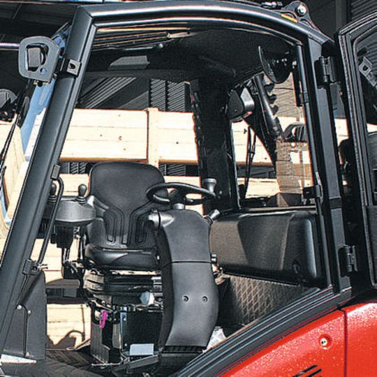 Neumaier hat den drehbaren Fahrersitz für Linde-Gabelstapler zwischen 2 und 32 t entwickelt. Bild: Linde Neumaier hat den drehbaren Fahrersitz für Linde-Gabelstapler zwischen 2 und 32 t entwickelt. Bild: Linde
