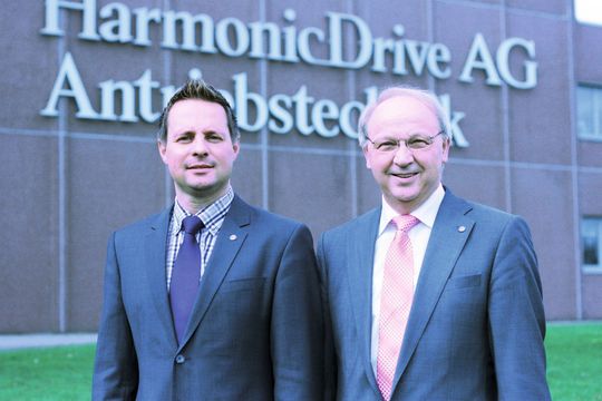Daniel Liedke (Stellvertretender Leiter Qualitätsmanagement) und Detlef Schmidt (Leiter Qualitätsmanagement). (Bild: Harmonic Drive)